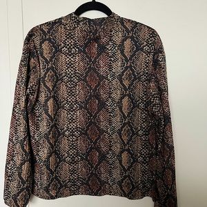 Mock neck Zara snake print top 🐍